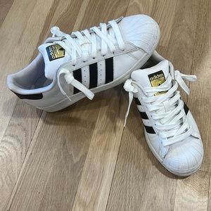 Adidas Superstars Women Sz. 9